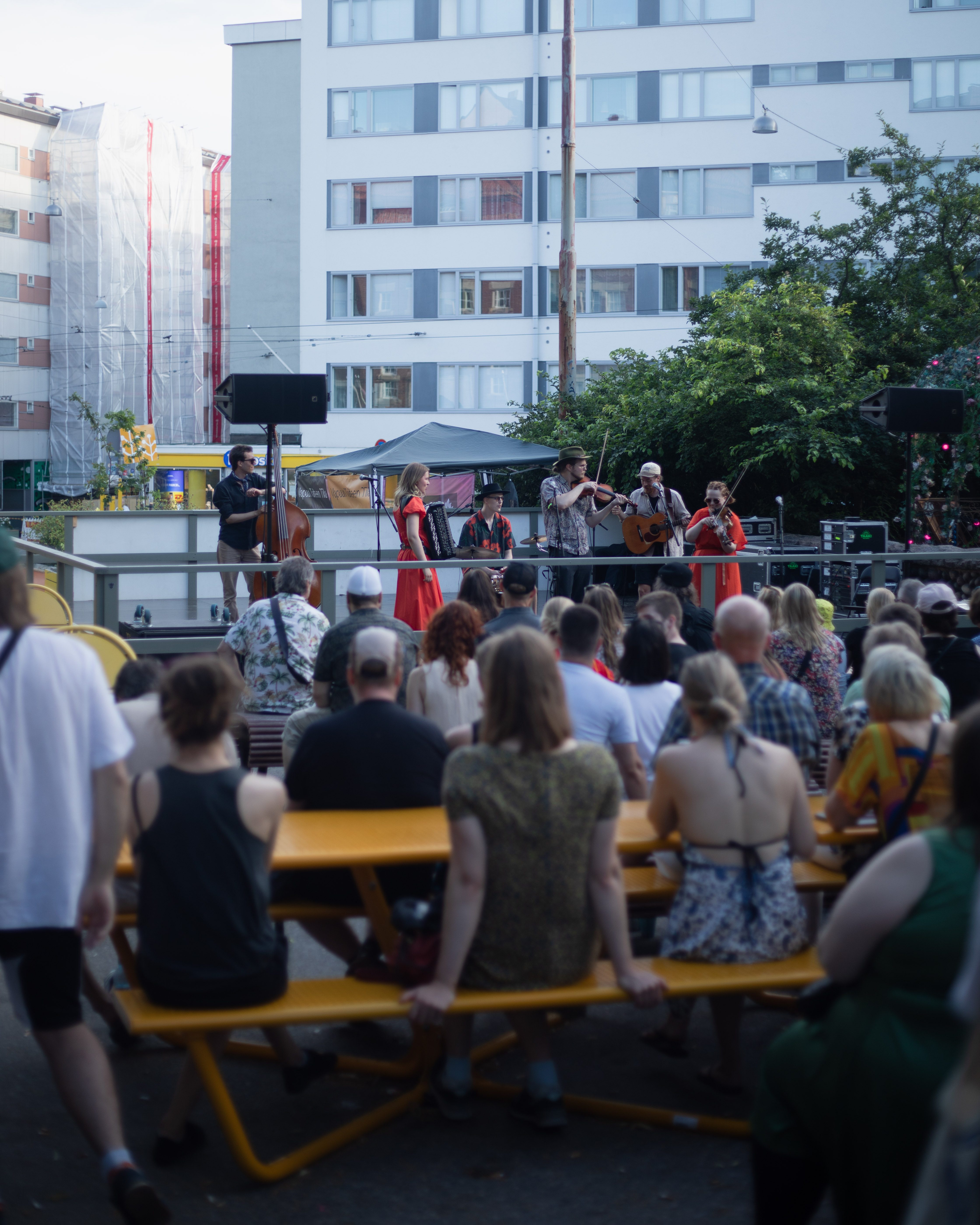 HUIPPU-yhtye esiintymässä Vapaan taiteen tila pop up 2025 –tapahtumassa. Kuva: Eero Koistinen / HUIPPU -band playing in Vapaan Taiteen Tila pop up 2025. Photo: Eero Koistinen